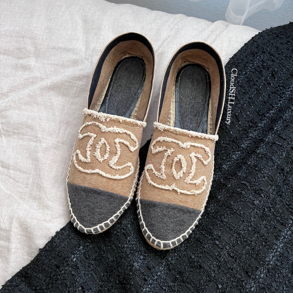 Auth Chanel Classic CC Logo Brown Canvas Espadrilles - Size 39